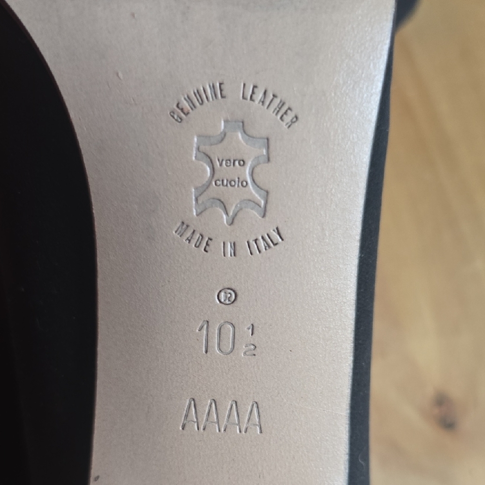 Amalfi Classic Black Heels - Picture 3 of 5